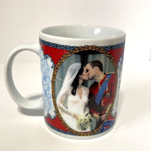 ROYAL WEDDING Prince William Kissing Catherine Kate Middleton Commemorative Mug - Picture 2 of 10